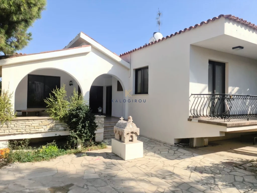 6+ Bedroom House for Sale in Larnaca District