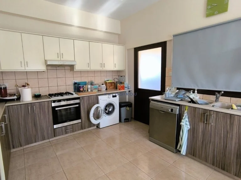 3 Bedroom House for Sale in Mazotos, Larnaca District