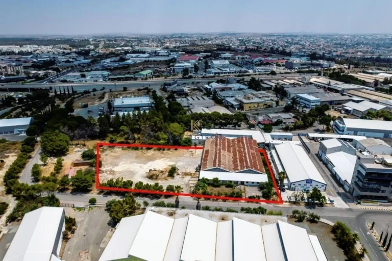 2052m² Commercial for Sale in Strovolos, Nicosia District