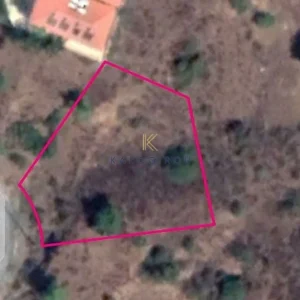 902m² Plot for Sale in Evrychou, Nicosia District