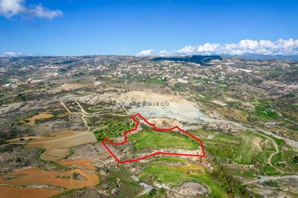 16,389m² Plot for Sale in Armou, Paphos District