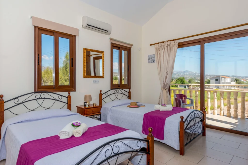 4 Bedroom House for Rent in Peyia, Paphos District