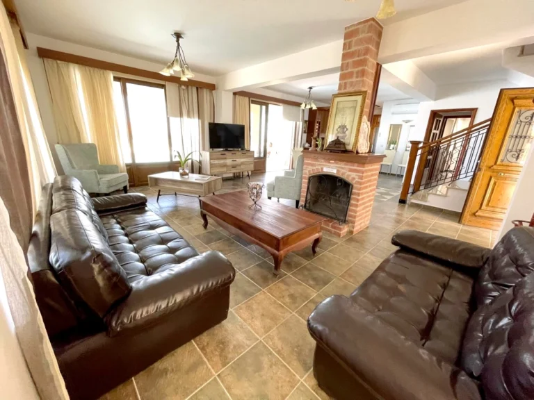 4 Bedroom House for Rent in Argaka, Paphos District