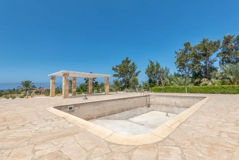4 Bedroom House for Sale in Peyia, Paphos District