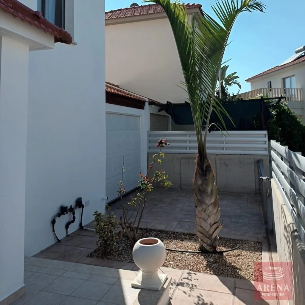 3 Bedroom House for Sale in Pervolia Larnacas