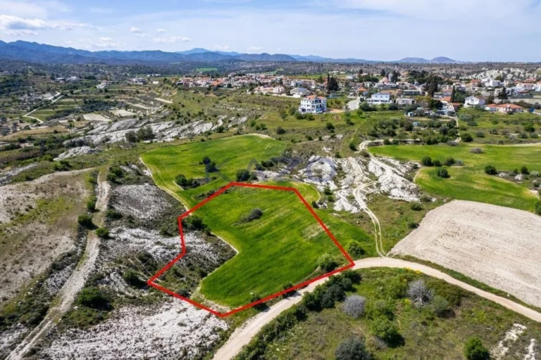 4,330m² Plot for Sale in Kampia, Nicosia District