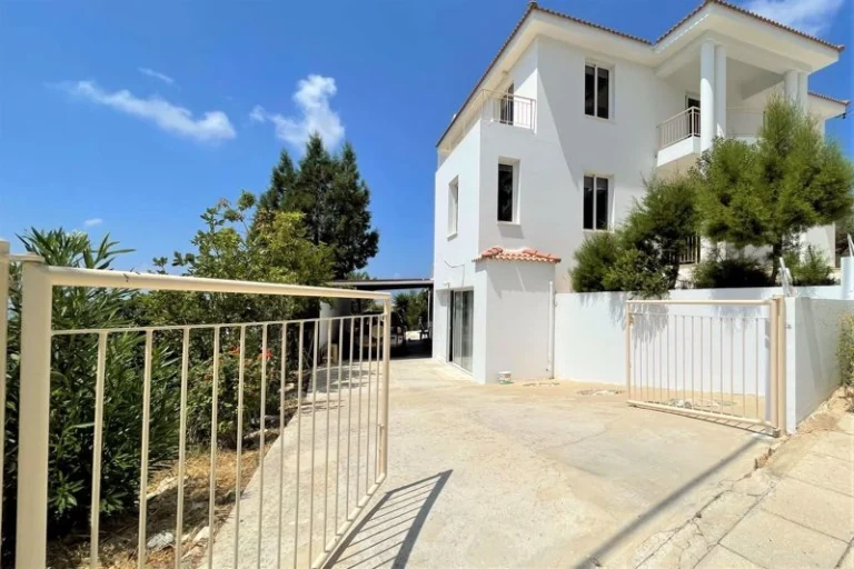 6+ Bedroom House for Sale in Tala, Paphos District