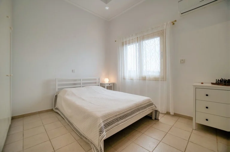 4 Bedroom House for Sale in Chlorakas, Paphos District