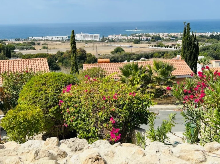 4 Bedroom House for Sale in Chlorakas, Paphos District