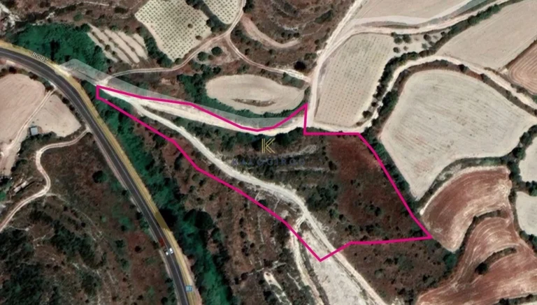 9,365m² Plot for Sale in Stroumpi, Paphos District