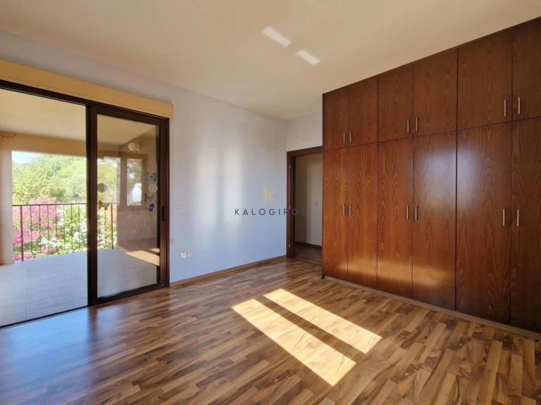 4 Bedroom House for Sale in Kynousa, Paphos District