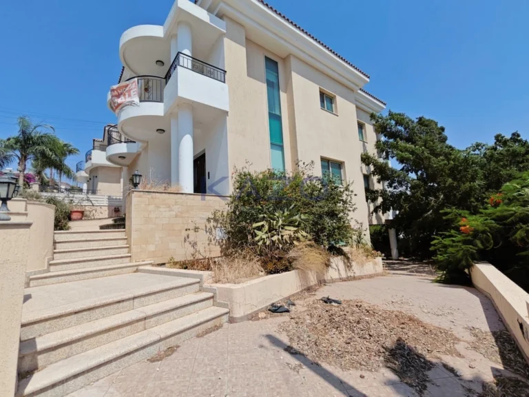 5 Bedroom House for Sale in Limassol – Agios Athanasios