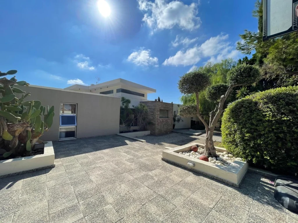 6+ Bedroom House for Rent in Paphos