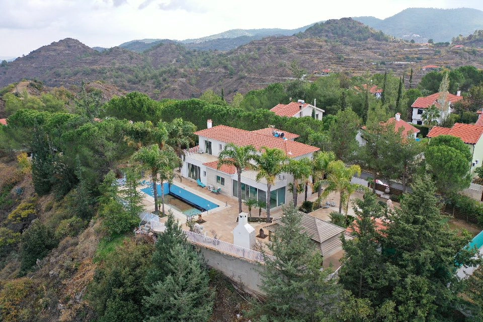 5 Bedroom House for Sale in Kalo Chorio Lemesou, Limassol District