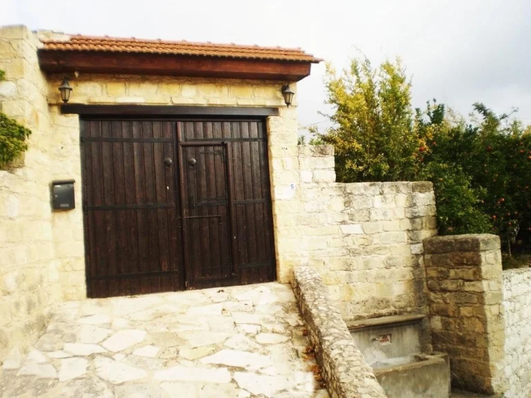 6+ Bedroom House for Sale in Salamiou, Paphos District