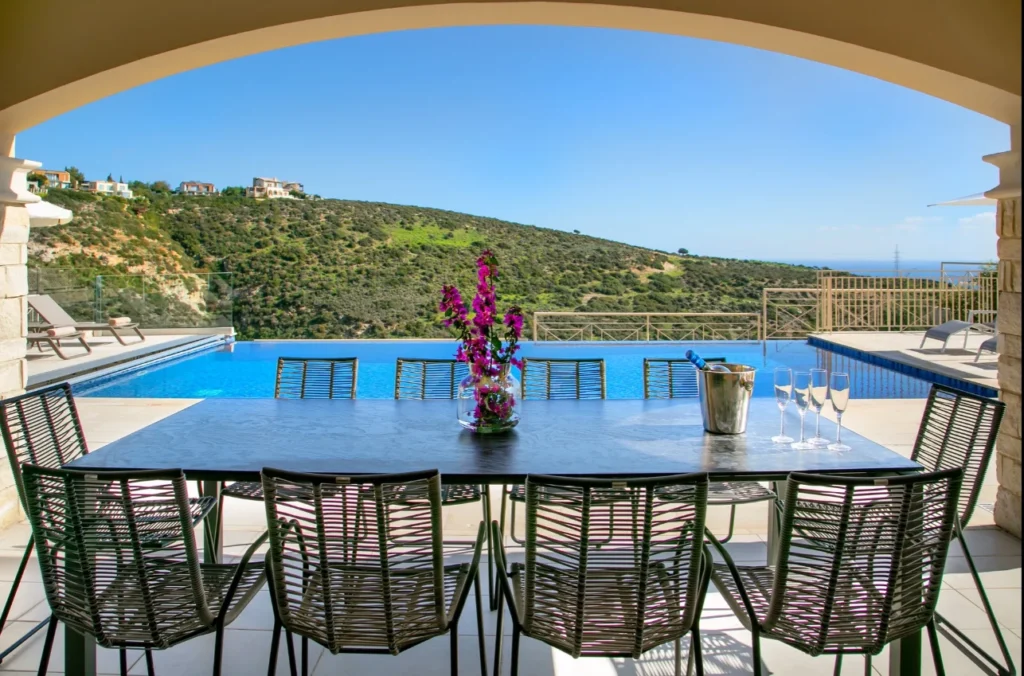 Дом с 5 спальнями в аренду в районе Пафоса