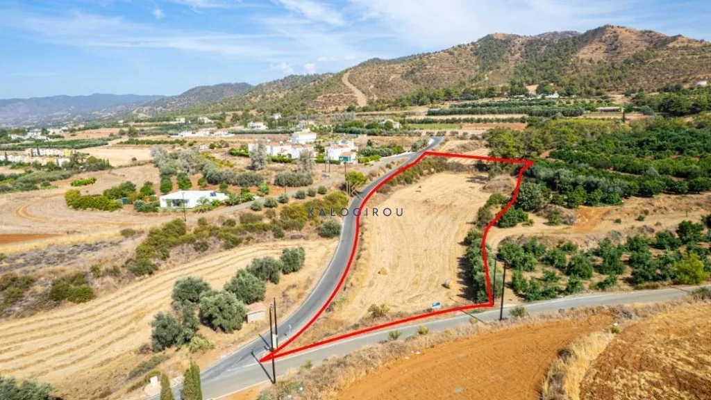 9,384m² Plot for Sale in Argaka, Paphos District