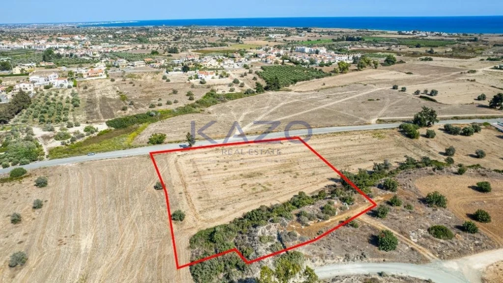 8,362m² Plot for Sale in Mazotos, Larnaca District