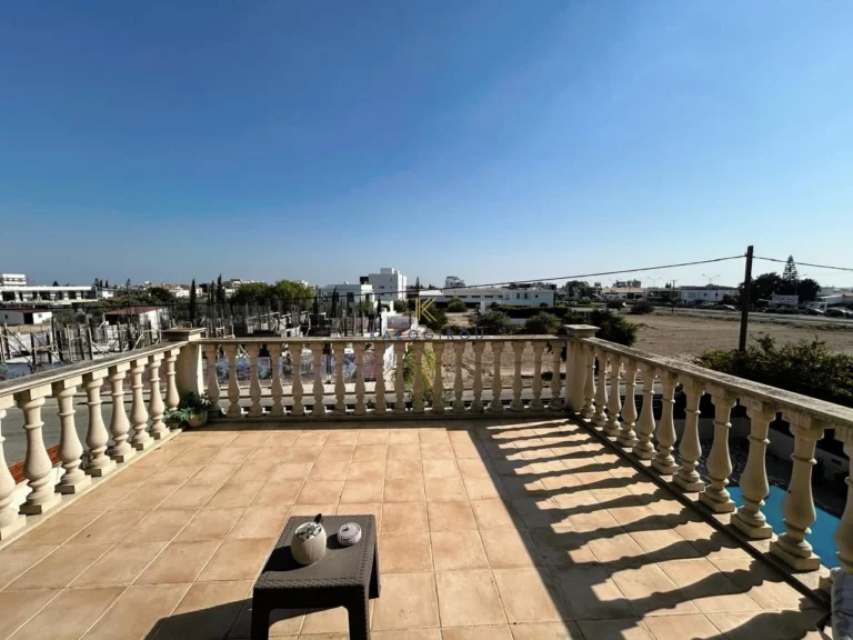 5 Bedroom House for Sale in Aradippou, Larnaca District