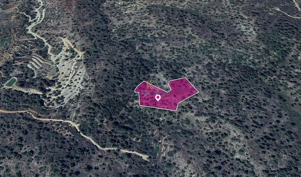2,008m² Plot for Sale in Pera, Nicosia District