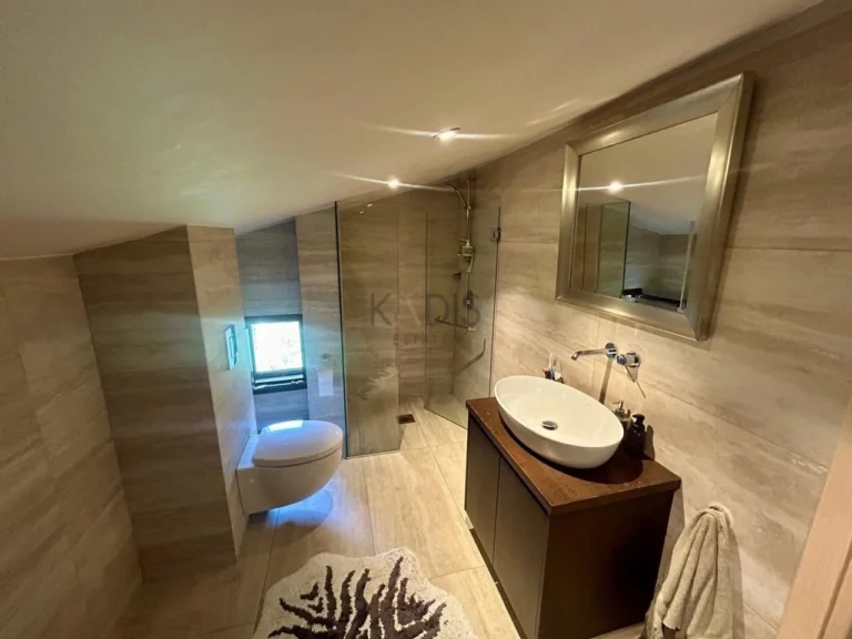 5 Bedroom House for Sale in Aradippou, Larnaca District
