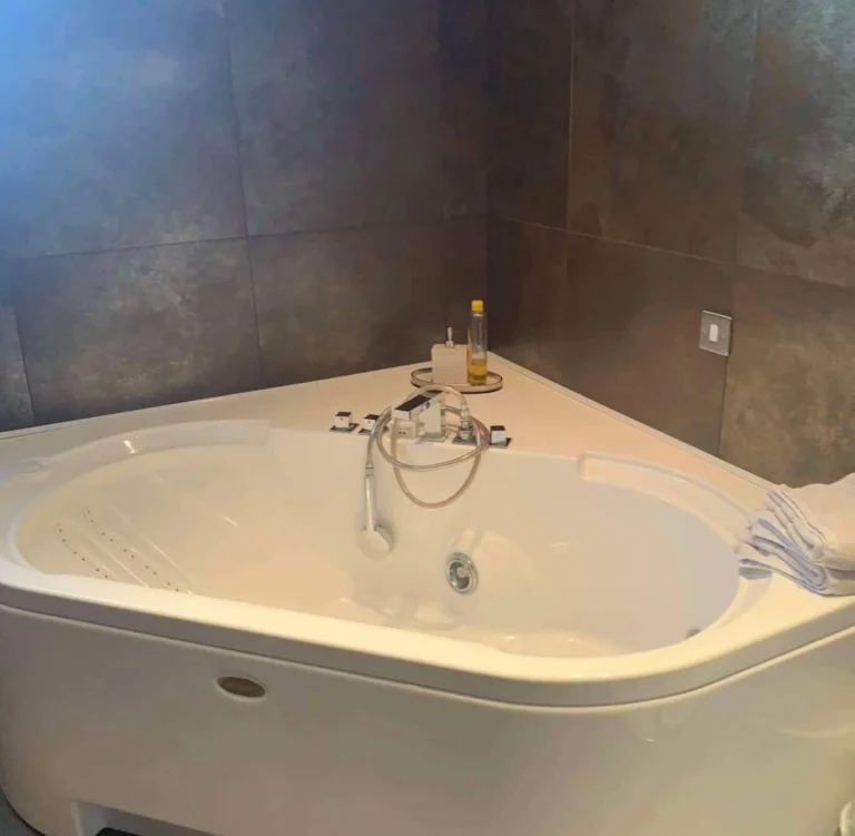 5 Bedroom House for Sale in Agios Tychonas, Limassol District