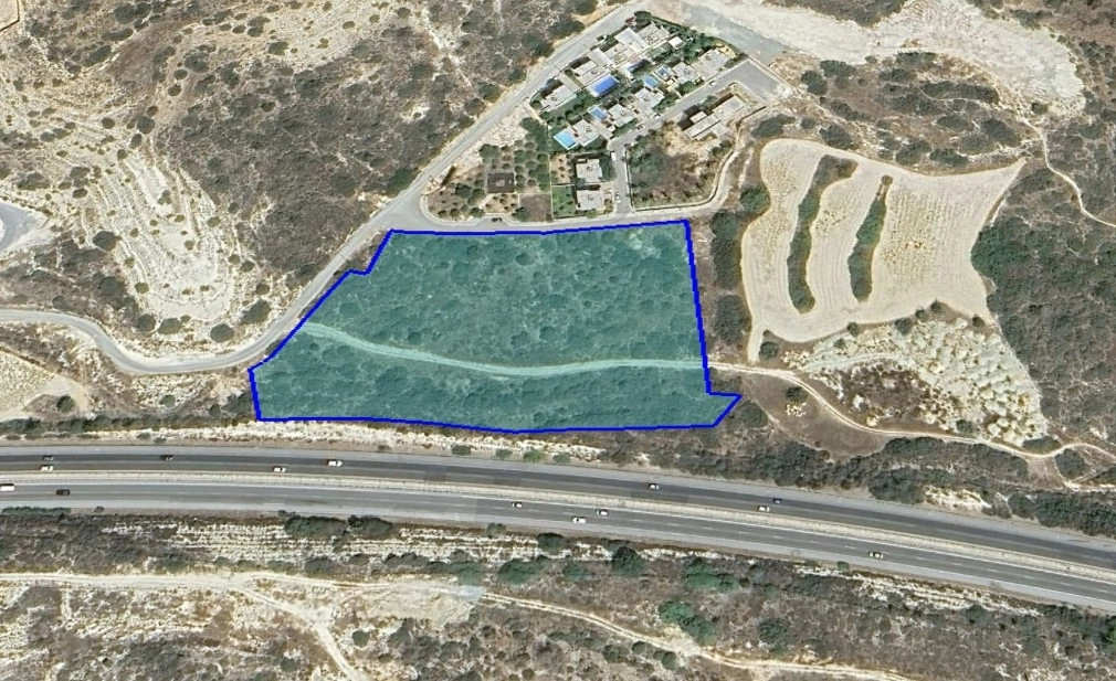 13,335m² Plot for Sale in Agios Tychonas, Limassol District