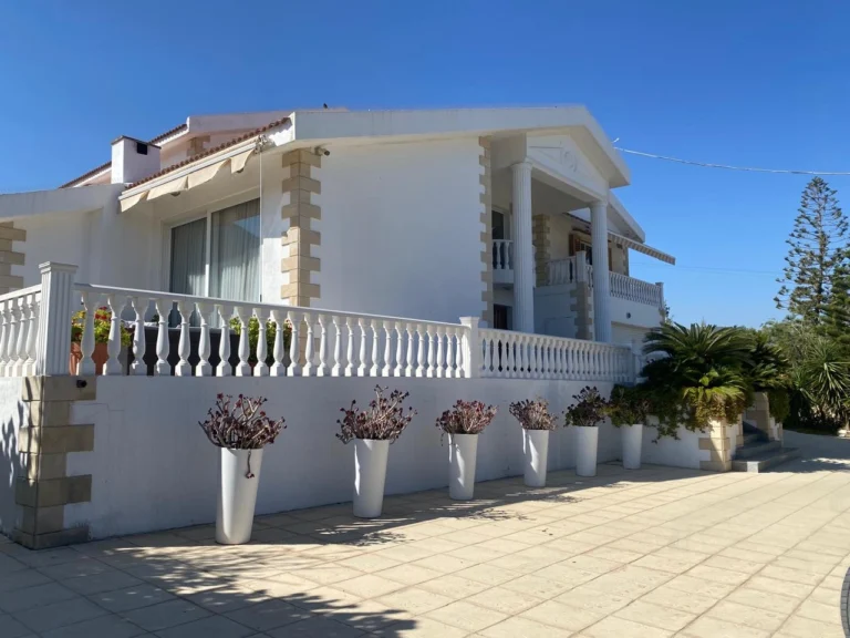 5 Bedroom House for Sale in Parekklisia, Limassol District