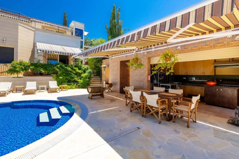 5 Bedroom House for Sale in Tala, Paphos District