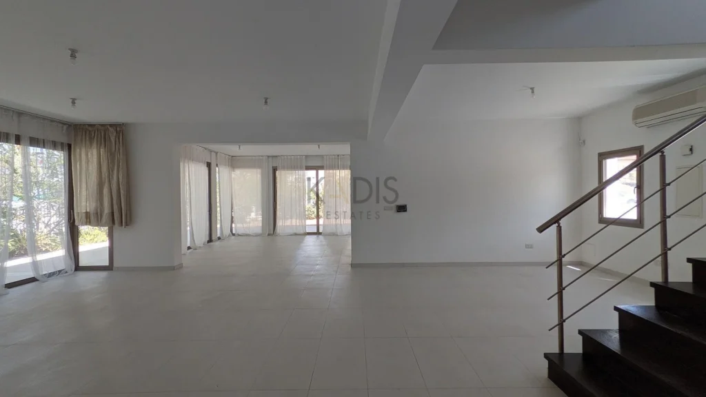 5 Bedroom House for Sale in Aglantzia, Nicosia District