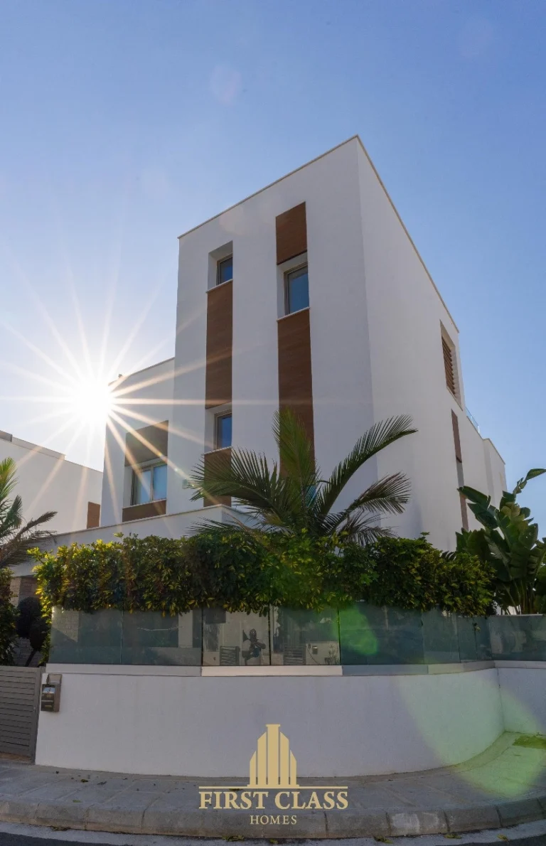 5 Bedroom House for Sale in Kissonerga, Paphos District