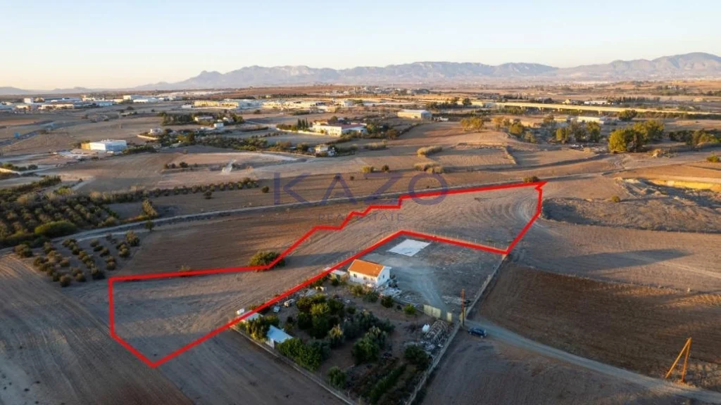 8,411m² Plot for Sale in Palaiometocho, Nicosia District