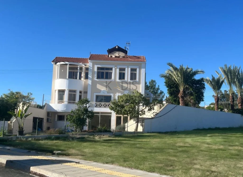 4 Bedroom House for Sale in Latsia, Nicosia District