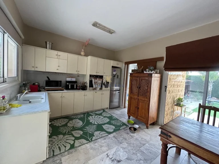 4 Bedroom House for Sale in Pervolia Larnacas