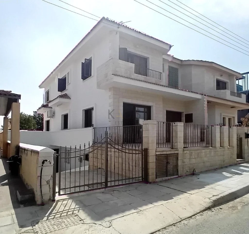 4 Bedroom House for Sale in Strovolos, Nicosia District