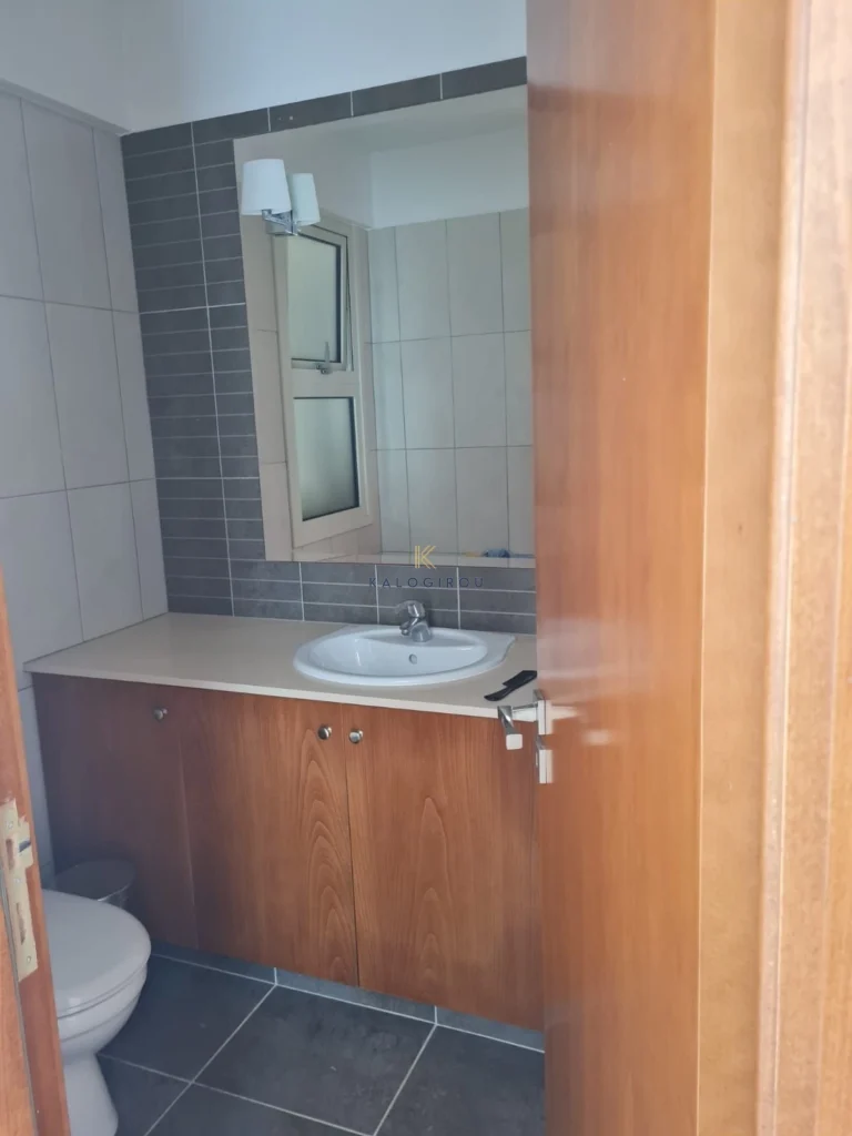 5 Bedroom House for Sale in Pervolia Larnacas