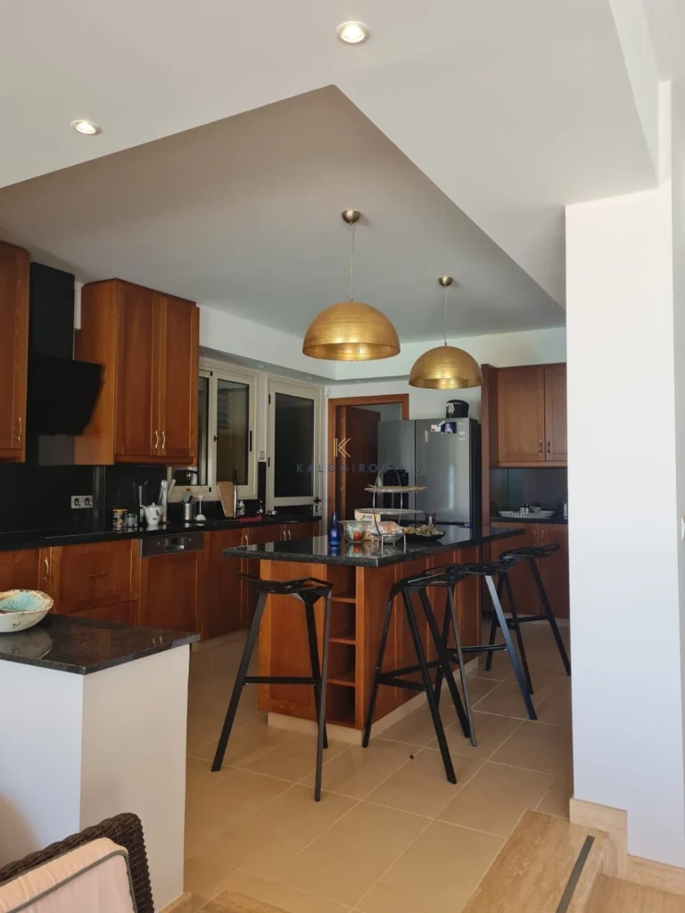 5 Bedroom House for Sale in Pervolia Larnacas