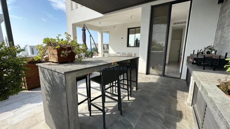 5 Bedroom House for Sale in Chlorakas, Paphos District