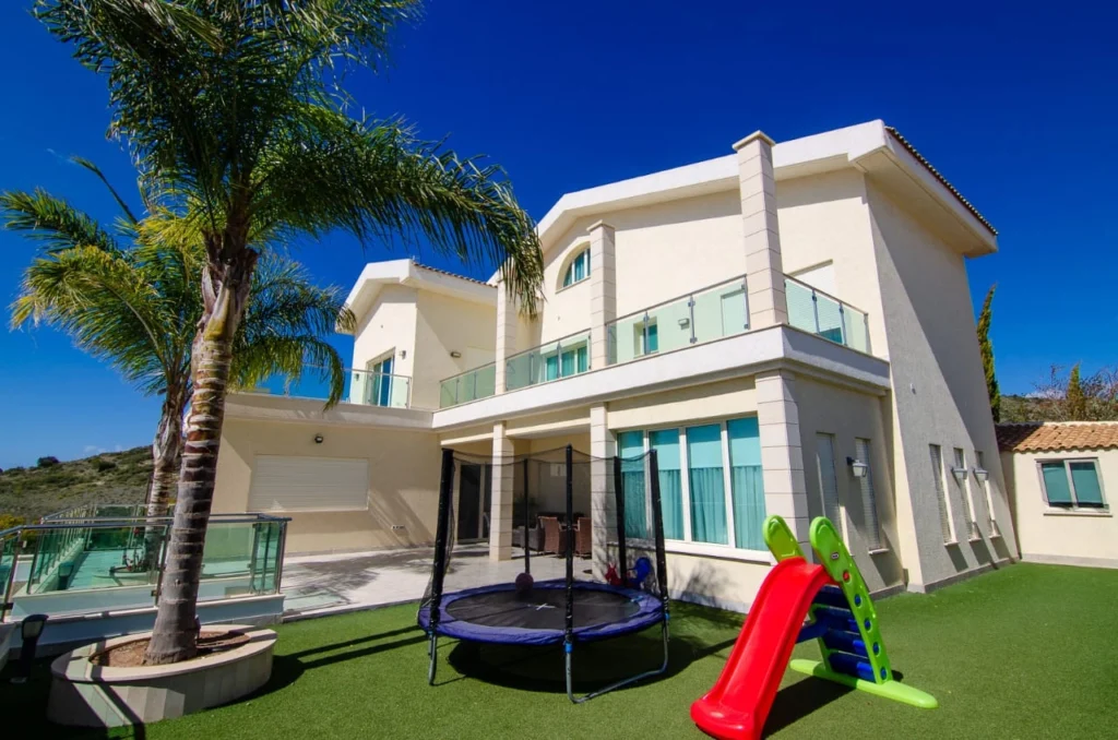 5 Bedroom House for Sale in Pyrgos Lemesou, Limassol District