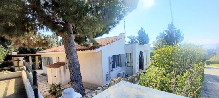 3 Bedroom House for Sale in Kamares, Paphos District