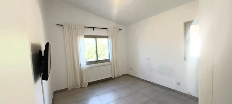 3 Bedroom House for Sale in Kamares, Paphos District