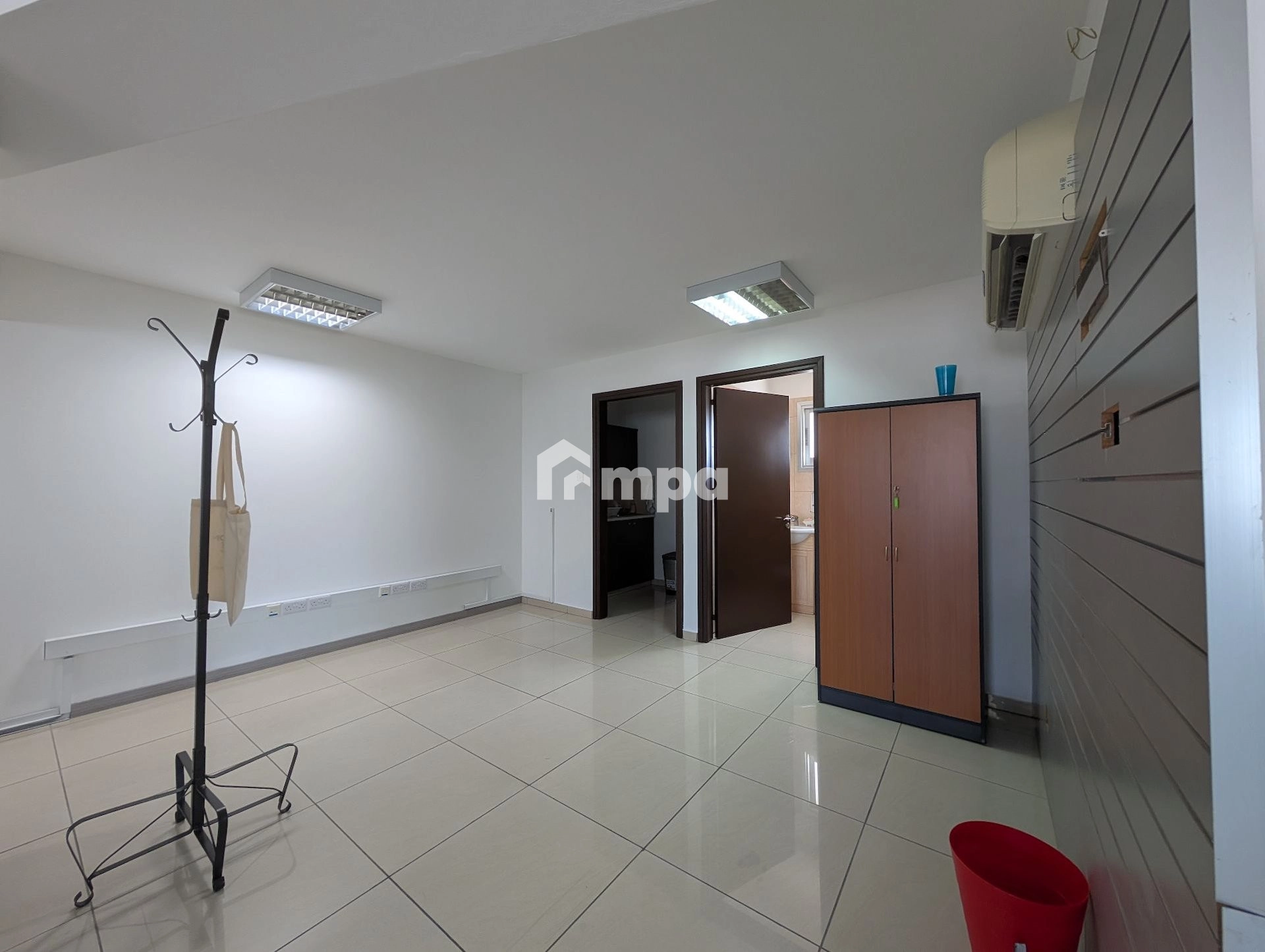 160m² Office for Rent in Strovolos, Nicosia District