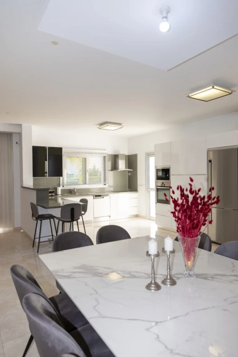 4 Bedroom House for Sale in Chlorakas, Paphos District