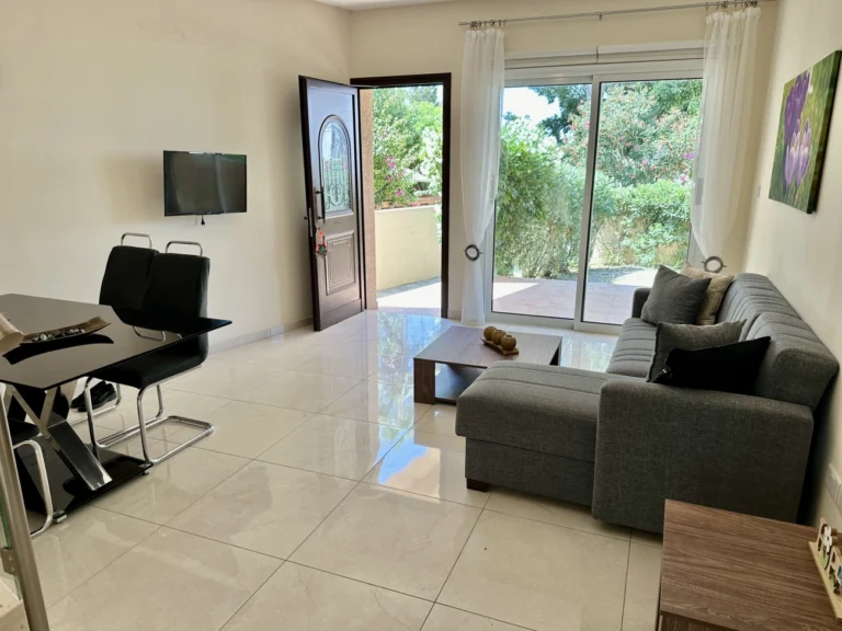 3 Bedroom House for Sale in Tombs Of the Kings, Paphos District