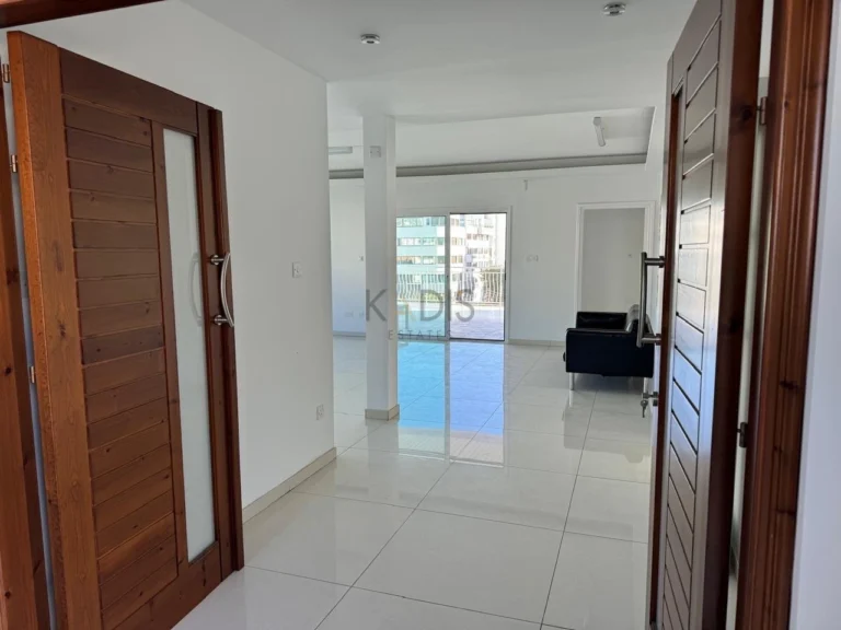 180m² Office for Rent in Limassol District