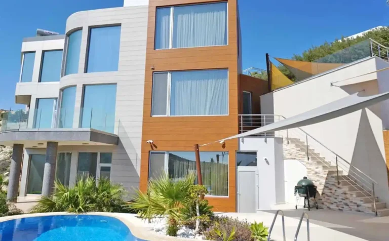 4 Bedroom House for Sale in Agios Tychonas, Limassol District