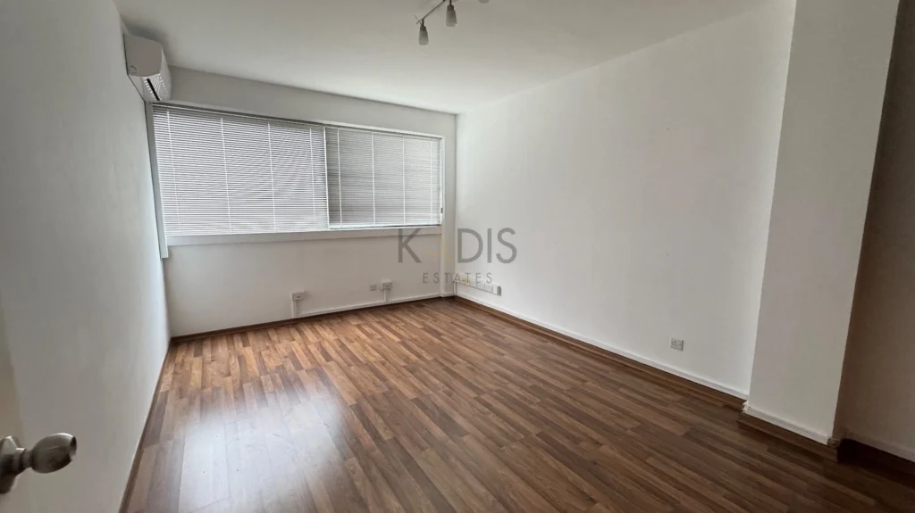90m² Office for Rent in Limassol District