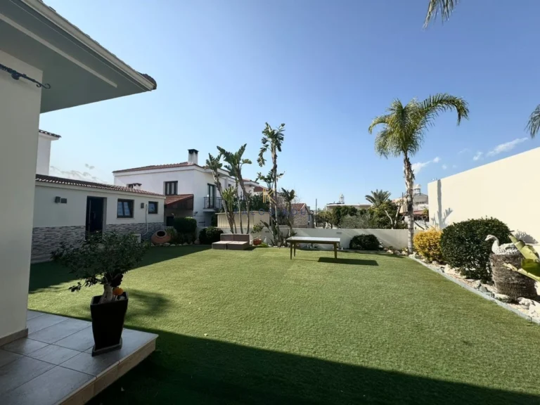 4 Bedroom House for Sale in Aradippou, Larnaca District