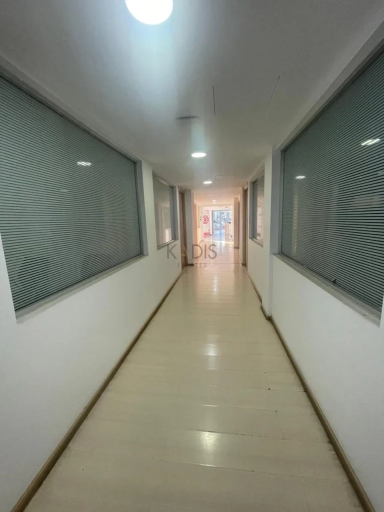 Здание площадью 970 м² в аренду в Лимассоле – Агиос Нектариос