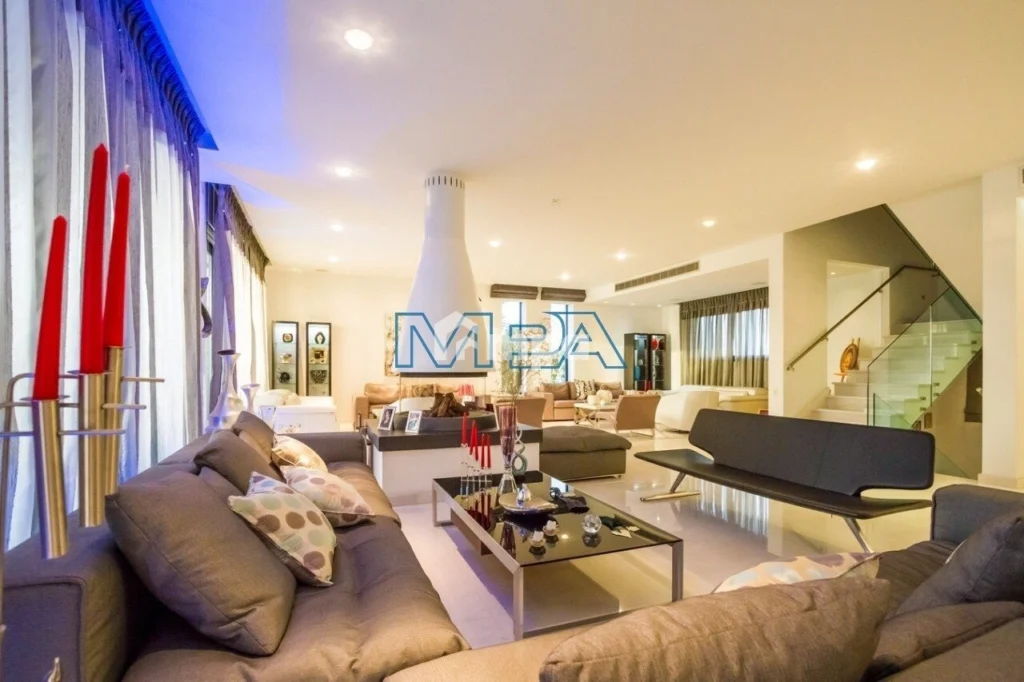 700m² House for Rent in Engomi, Nicosia District